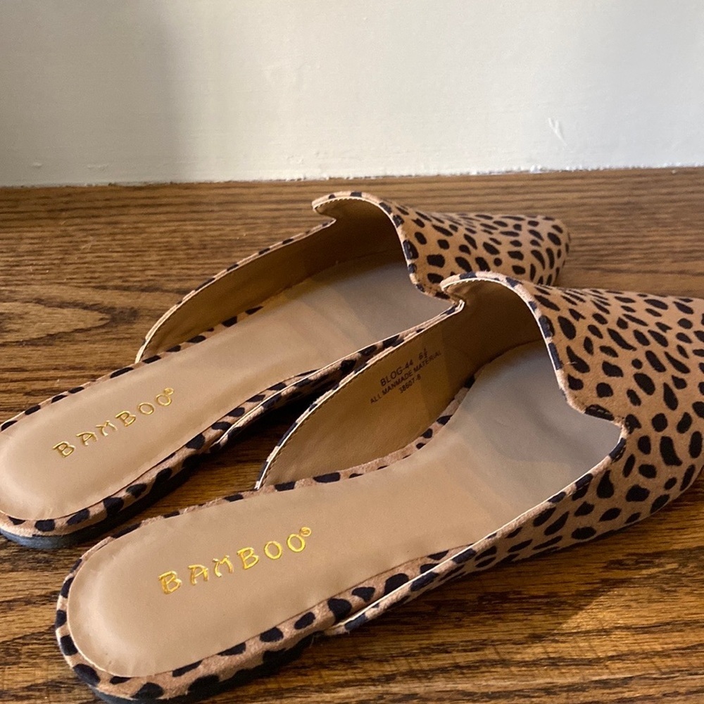 New In Box Cheetah Mules Sizes 6 - Picture 5 of 7